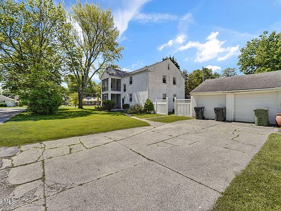 4th image of 2627 River Rd