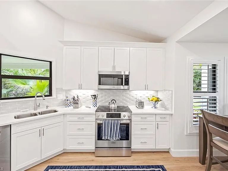 571 Park Shore Dr #G-6 — Photo 14
