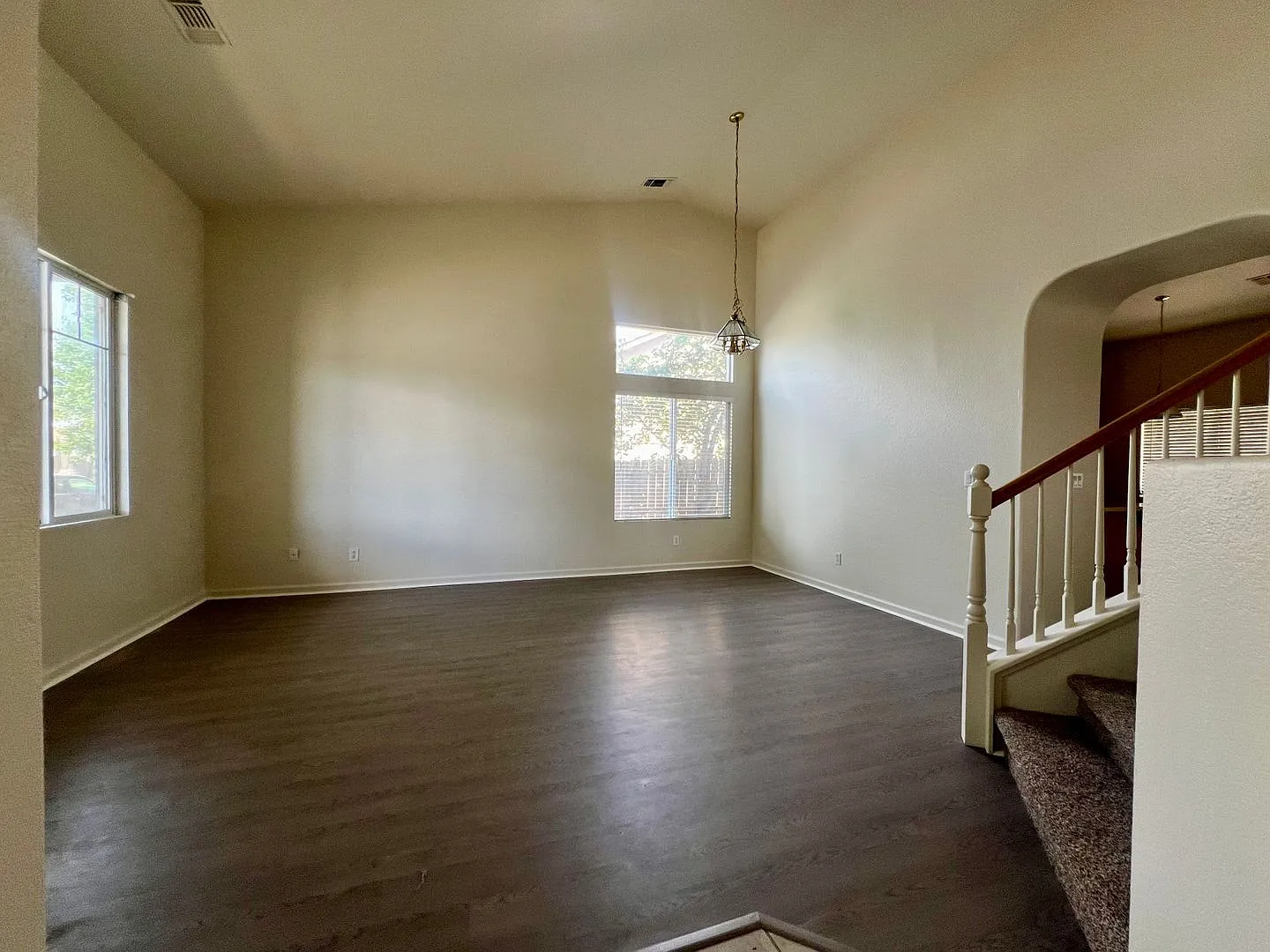 Beautiful 4bed/3 bath Home in Desirable Elk Grove — Photo 4