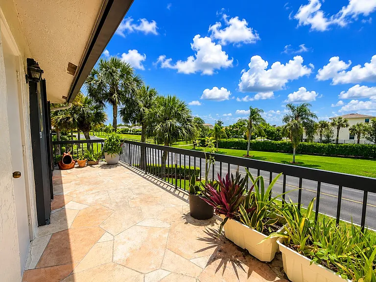 13640 Coconut Palm Ct #B — Photo 4