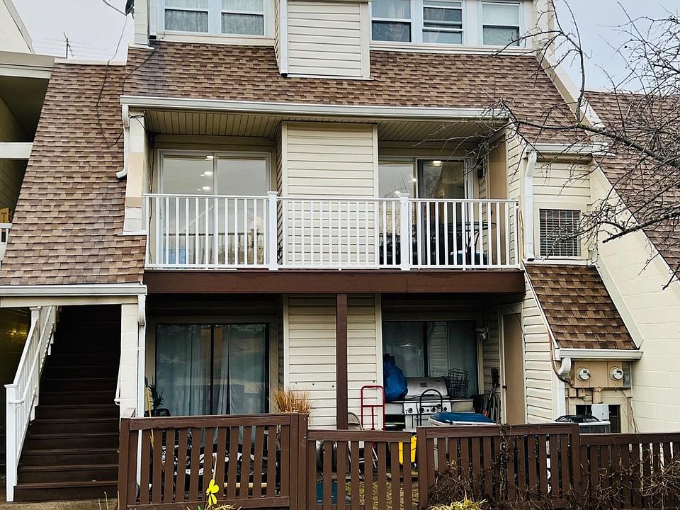 1st image of 1044 Warwick Ct #9