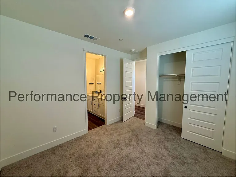 6915 Jewel Cave Ct — Photo 9