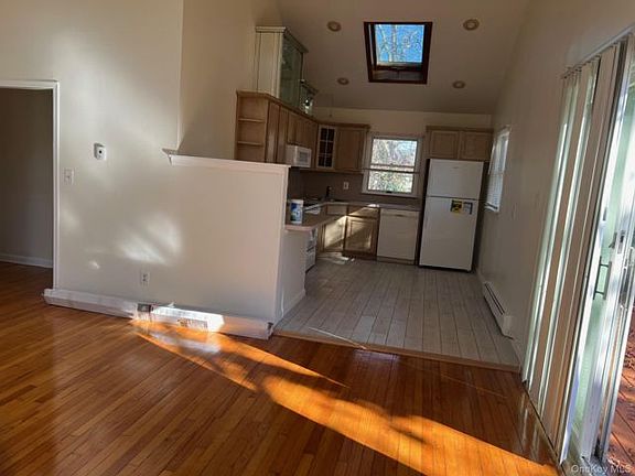 5th image of 623 Chester Rd