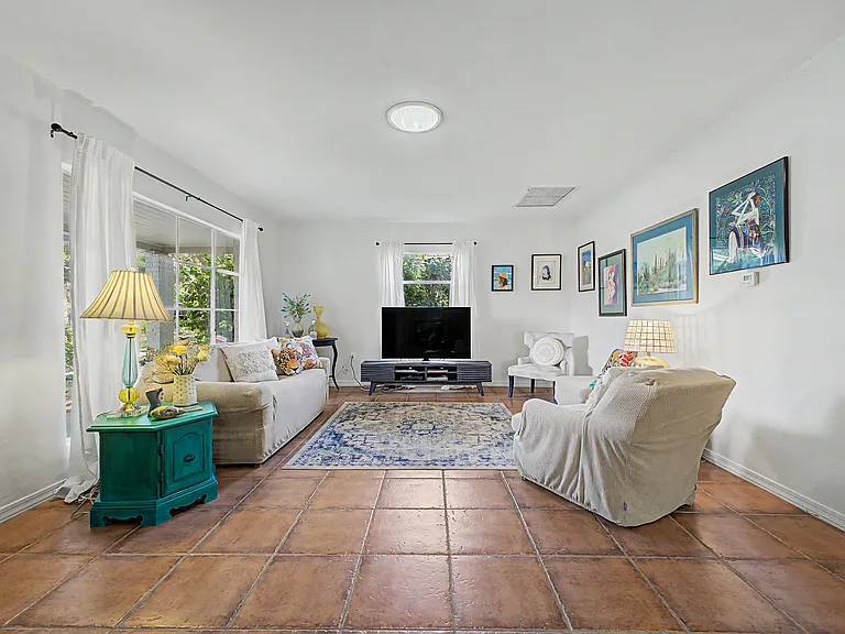 335 W Georgia Ave — Photo 5
