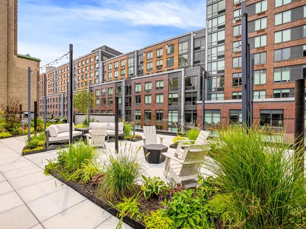 555 West 45th Street image 19 of 22