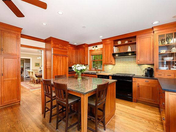 2nd image of 633 Ashland Ave