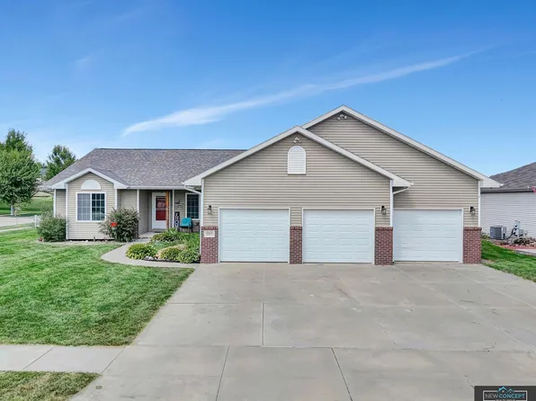 8800 Eagleton Ln, Lincoln, NE 68505