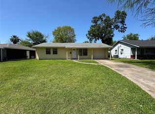 705 N 12th St, La Porte, TX 77571