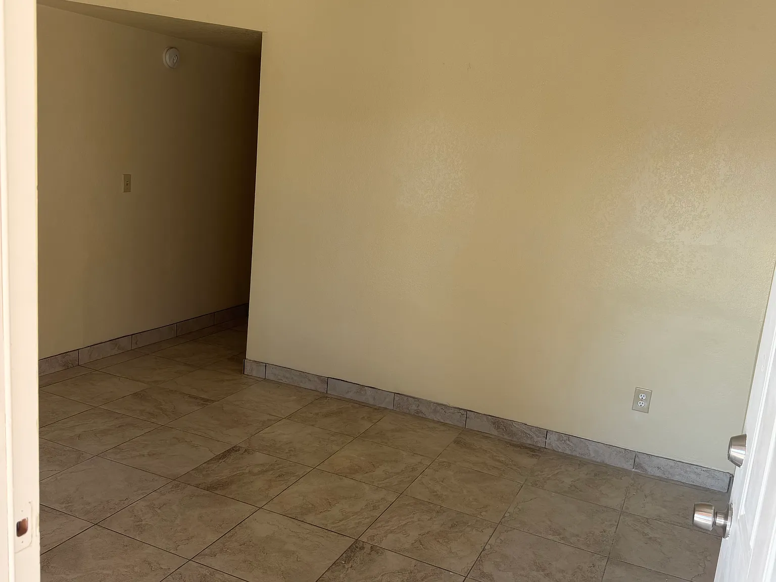 3 bed, 950 sqft, $950 — Photo 4