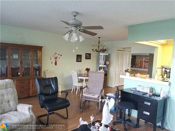4th image of 91 Oakridge Cir #H