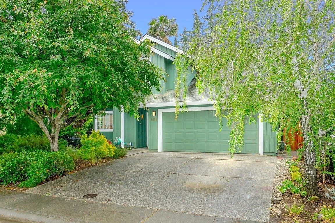 2308 Isle Royale Ln photo 1