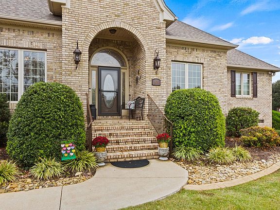 5th image of 409 Wickham Way