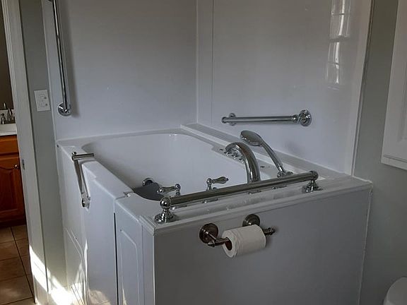 4th image of 53 Southway Dr