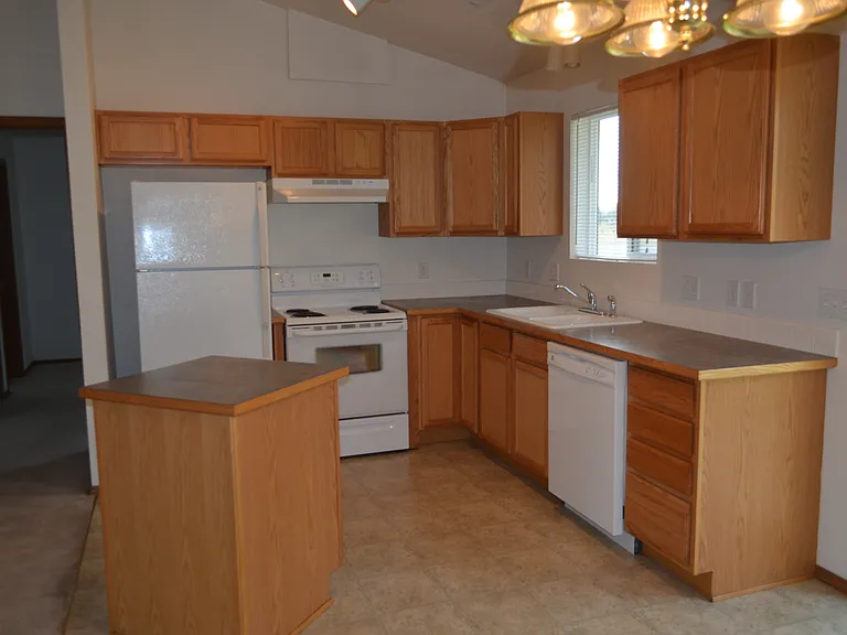 2563 E Knapp Dr — Photo 3