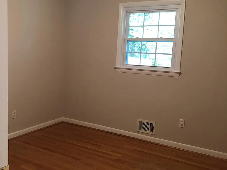 Main level third bedroom