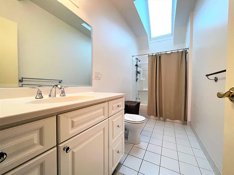 15 Hammersmith Rd #16 — Photo 16