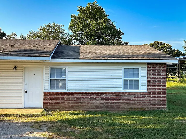 2100 Lynn Ln #A — Photo 1