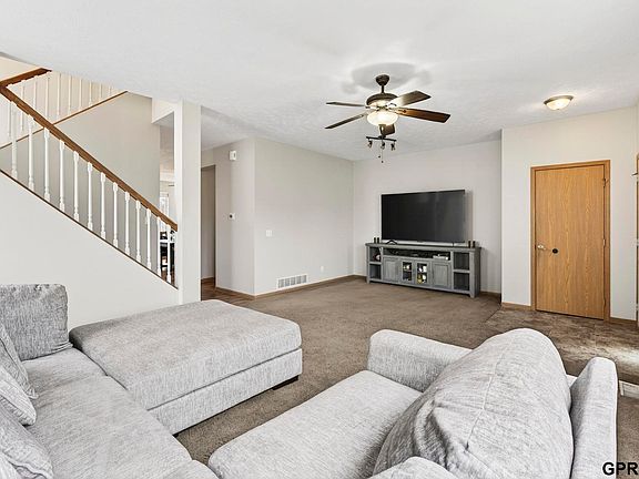 4th image of 16435 Yates St