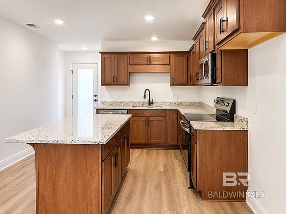 3rd image of 2036 W Union Ave
