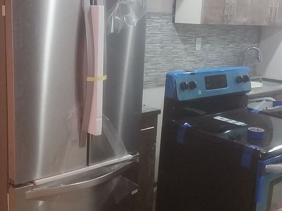4th image of 202 Marion St #1