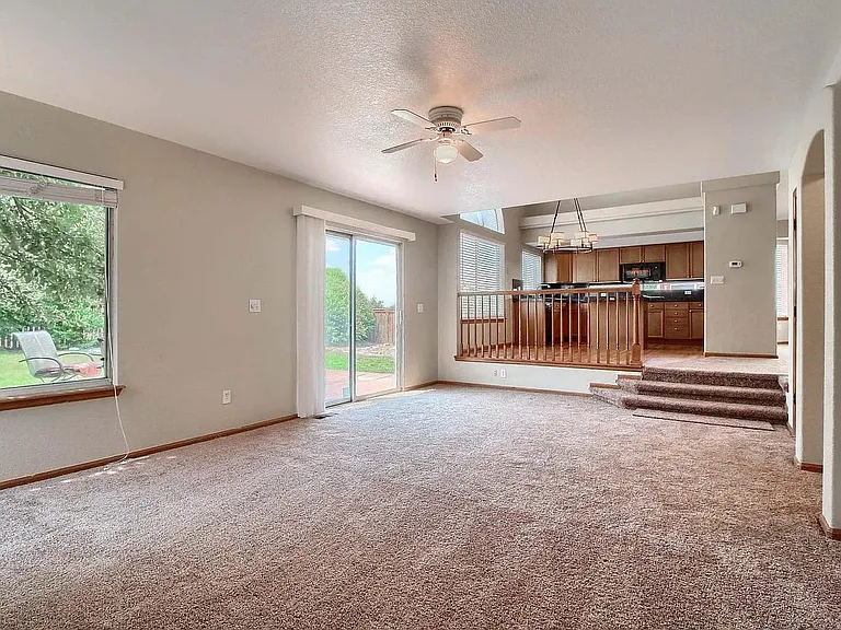 9425 Morning Glory Ln — Photo 8