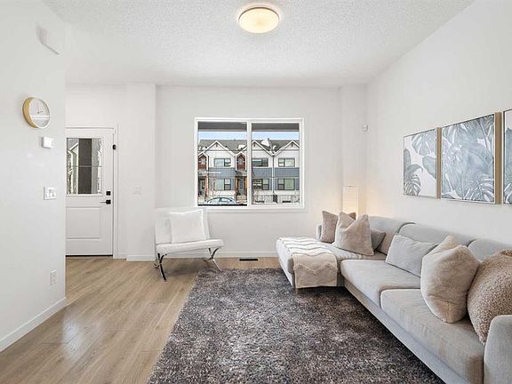 3rd image of 537 E Sage Hill Rd NW