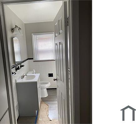 5th image of 19433 Shaftsbury Ave