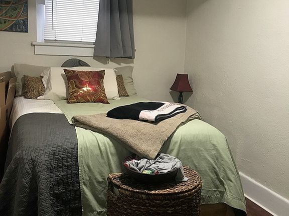 3rd image of 1030 N Pearl St APT 14