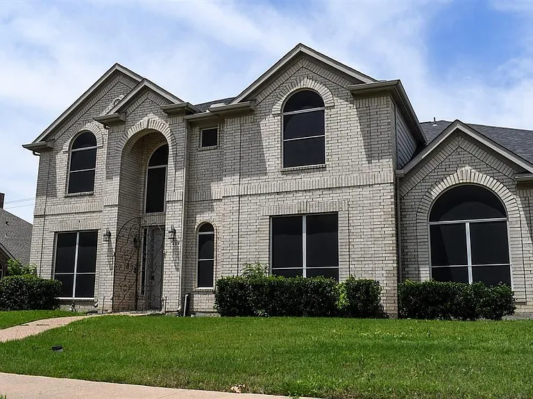 409 Royal Crest Dr — Photo 1