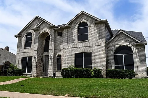 409 Royal Crest Dr Photo 1