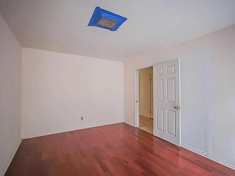 7010 Captain Dr — Photo 15