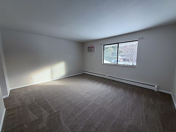 2nd image of 1356 Vineland Ct SE
