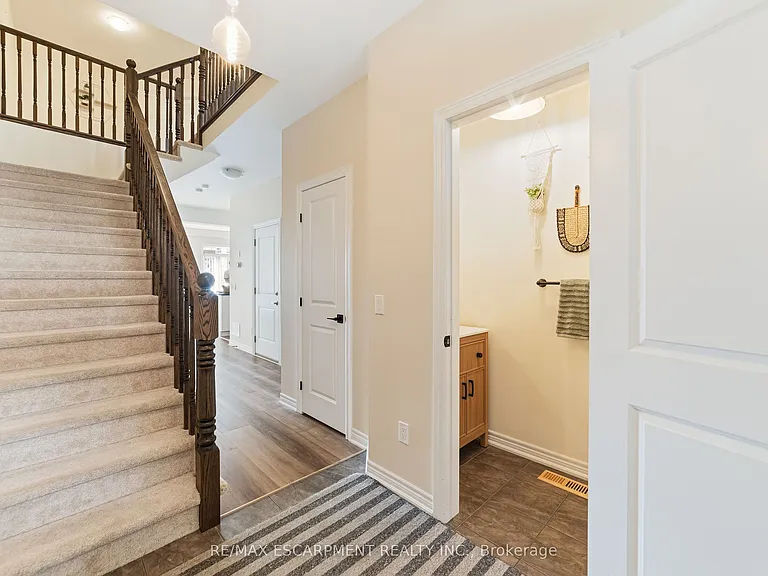 17 Southshore Cres — Photo 4