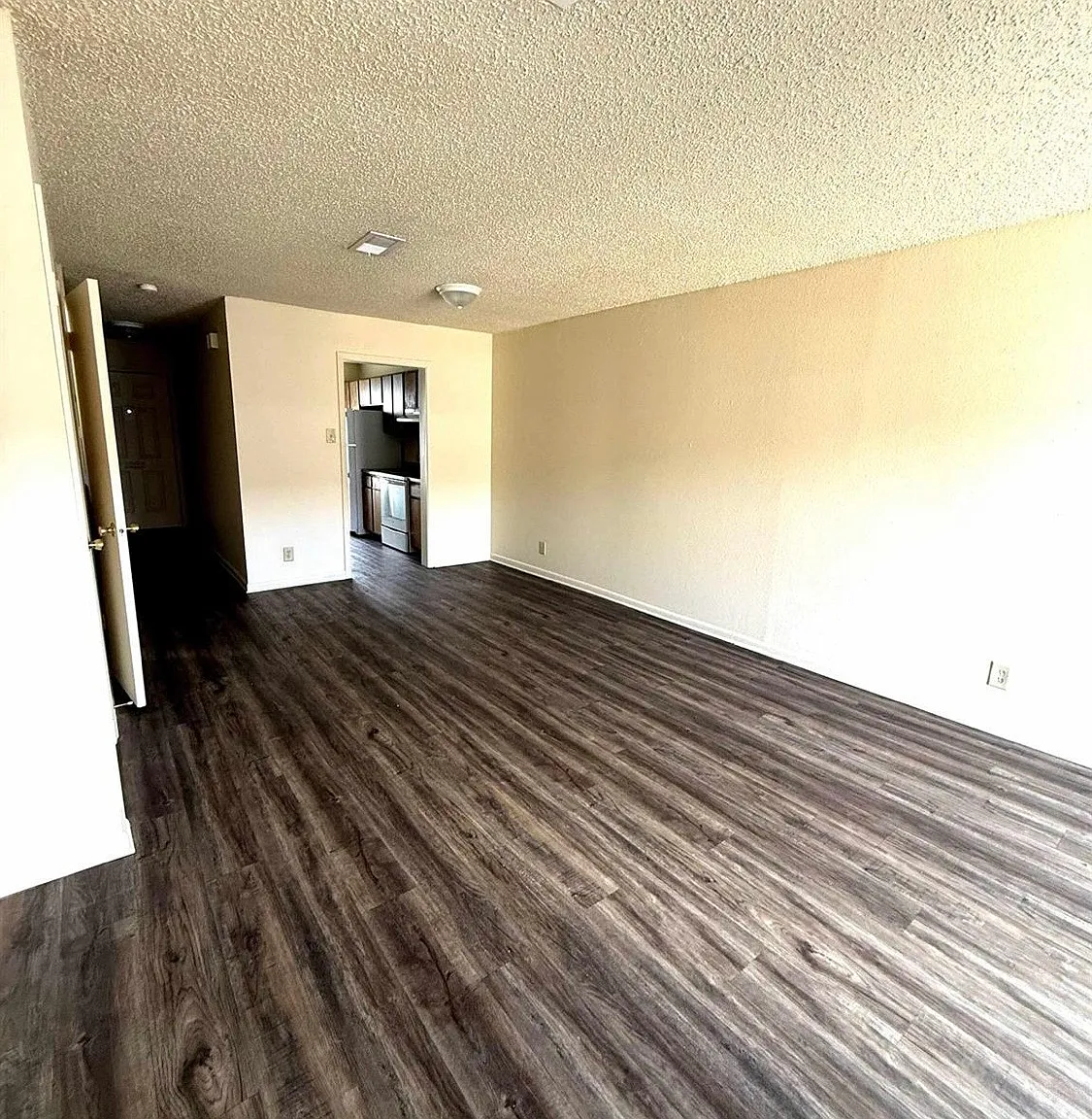 2 bed, 1.5 bath, 1094 sqft, $1,295 — Photo 4