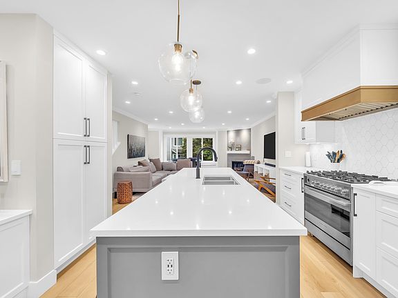 5th image of 2600 Beaverbrook Cres #28