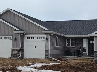 2700 W Fallen Oak Dr, Appleton, WI 54913