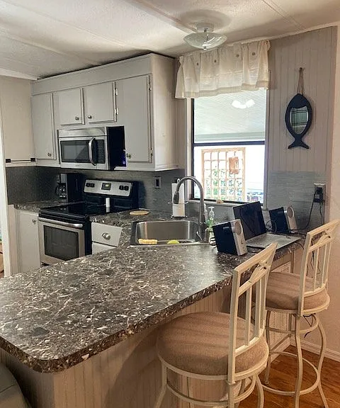 705 Hibiscus Ln — Photo 8