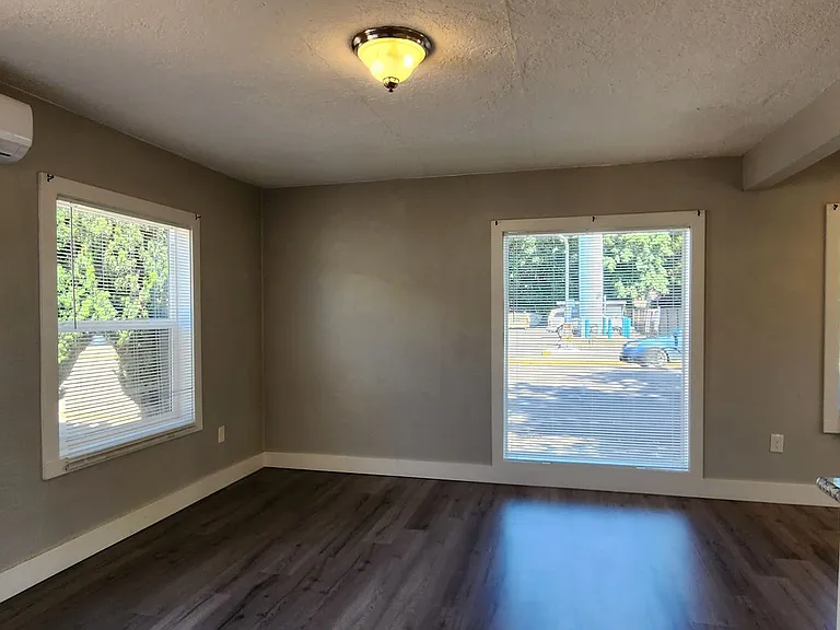Park Street Apartments — Photo 9