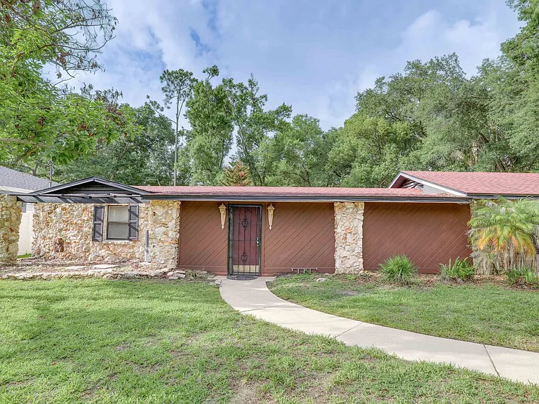 2960 Leslie Dr — Photo 3