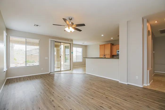 3 bed, 2.0 bath, 1704 sqft, $1,895 — Photo 3