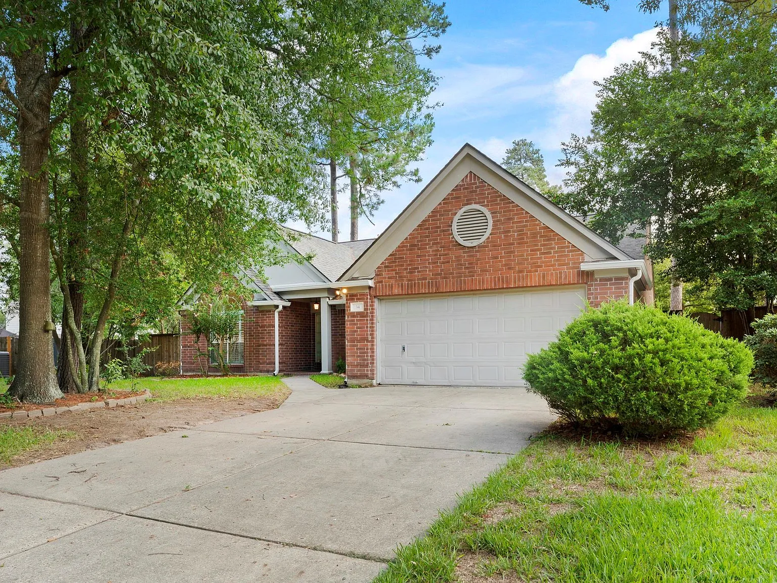 4 bed, 2.0 bath, 2003 sqft, $2,600 — Photo 2