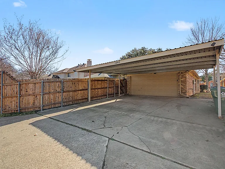 1203 Babbling Brook Dr — Photo 31