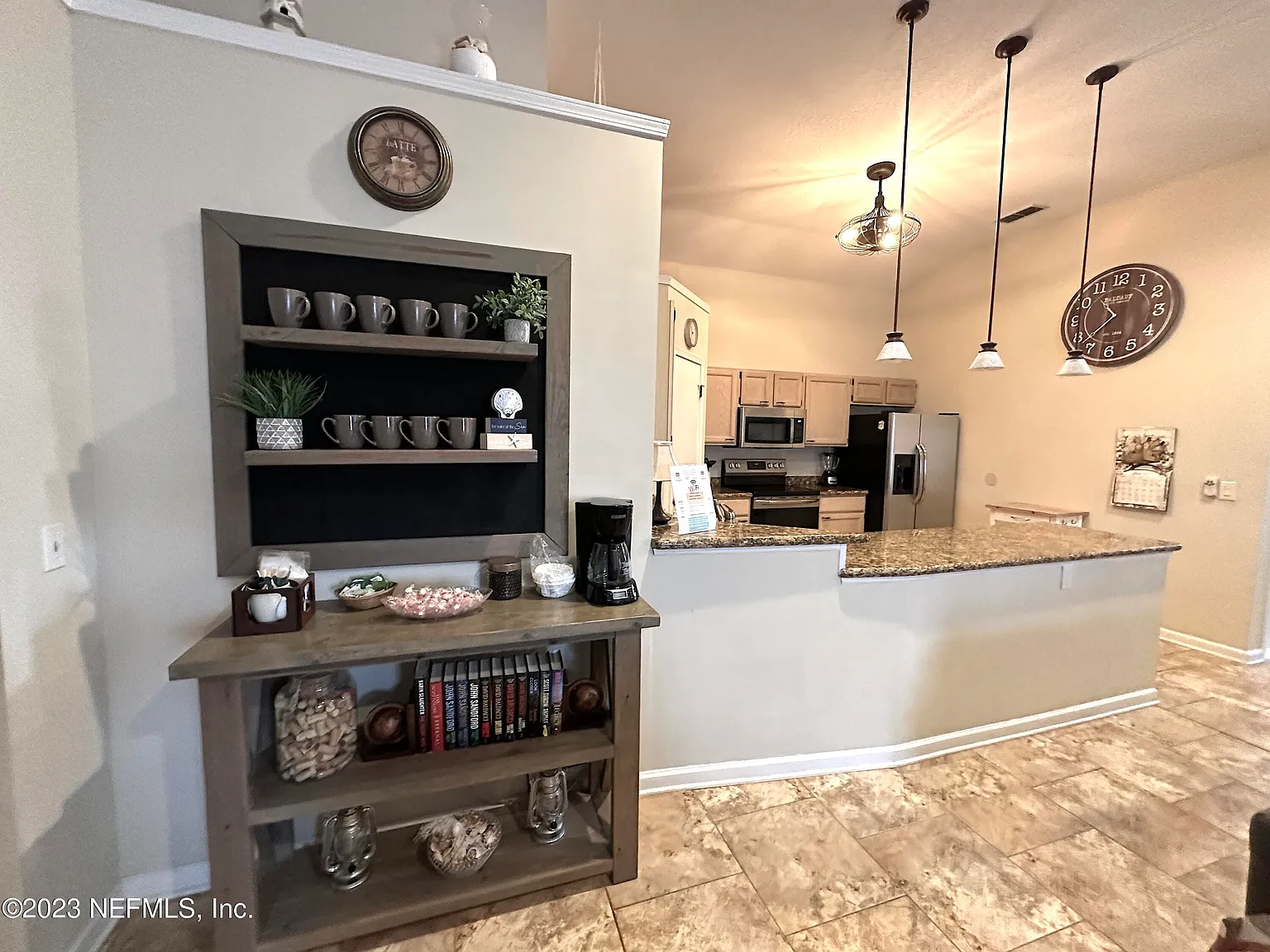 3 bed, 2.0 bath, 1468 sqft, $3,900 — Photo 4