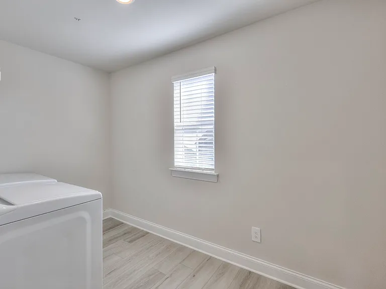 118 Fernbank Ln — Photo 23