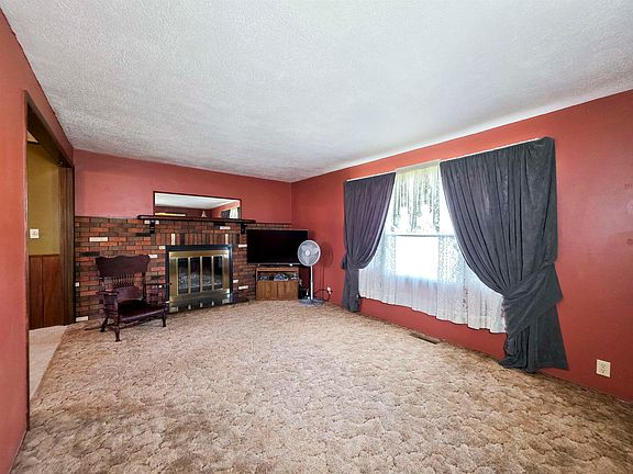 4th image of 305 W 2nd St