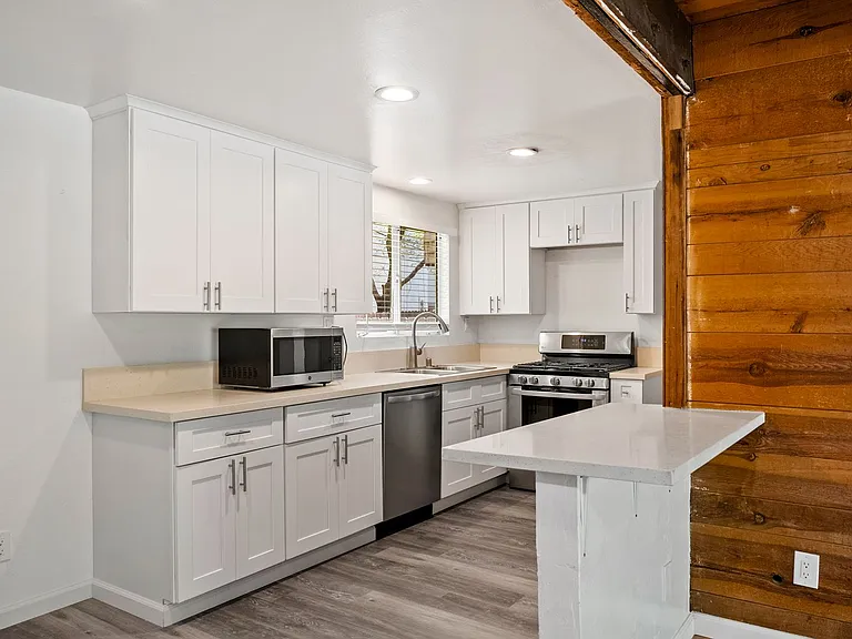 3214-3216 Rockview Place — Photo 5
