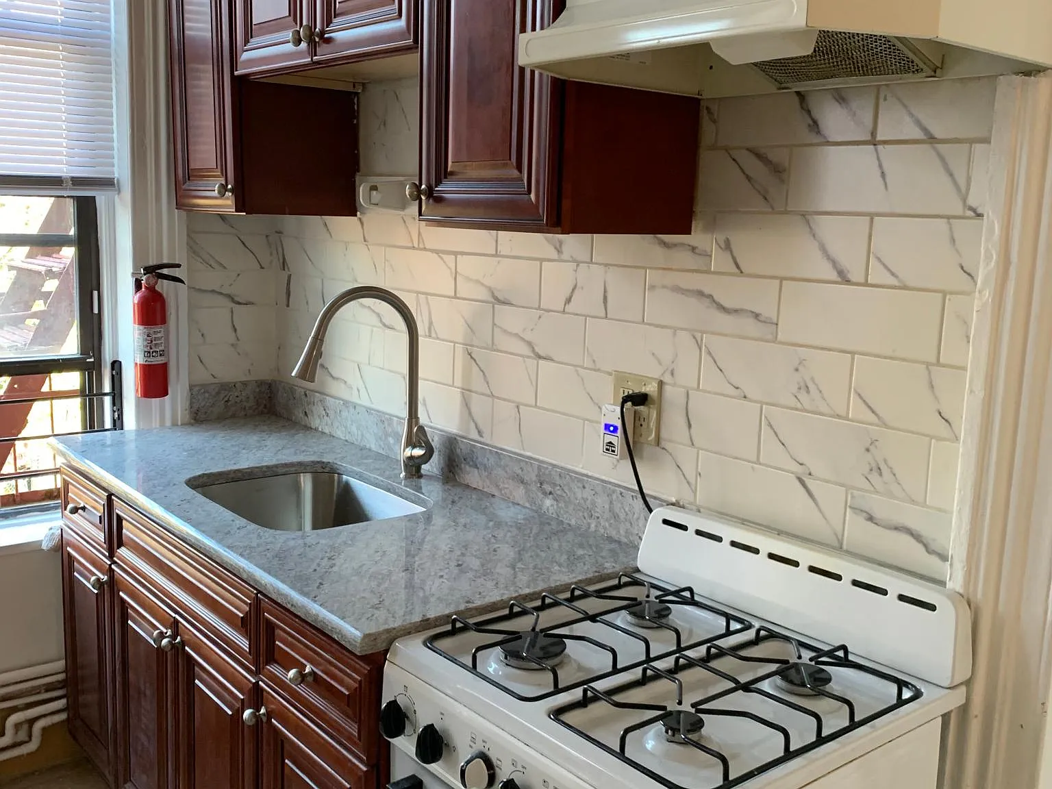 1 bed, 700 sqft, $1,600 — Photo 2
