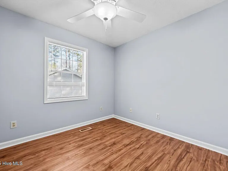 405 Spring Lake Dr — Photo 15