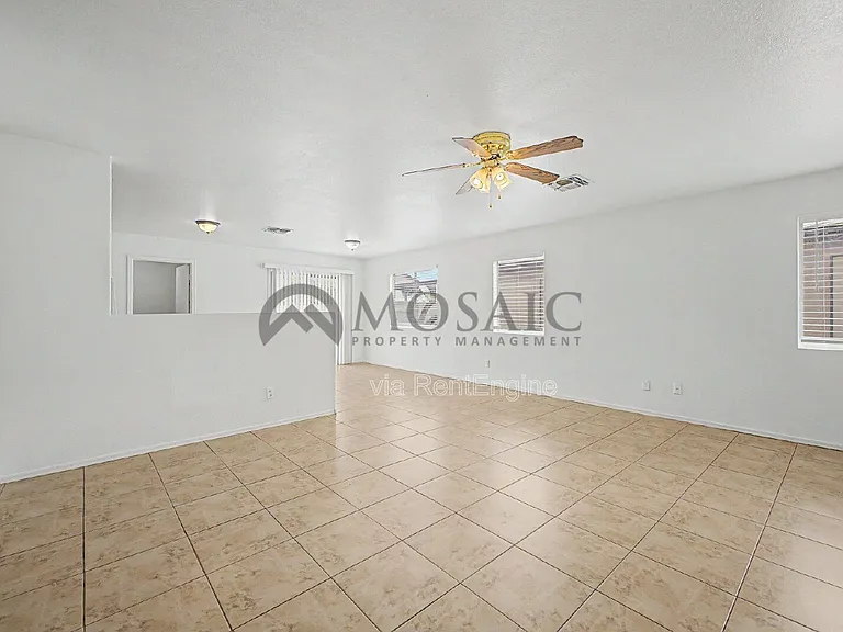1004 E Cowboy Cove Trl — Photo 3