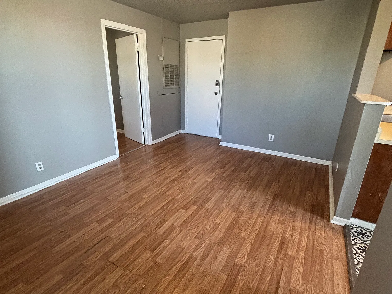 215 W Fairview St — Photo 3